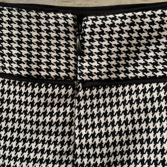 Banana Republic Wool Houndstooth Pencil Skirt - Picture 5 of 5
